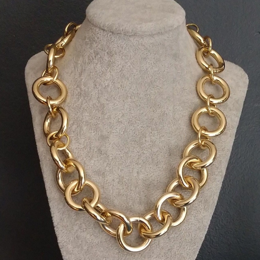 Gold Tone Interlocking Thick Circle Necklace - image 1